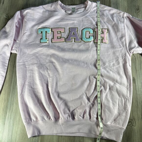 TEACH Letter Art Teacher Chic Patchwork Crewneck Gilden Sweatshirt Size Medium - Picture 7 of 11